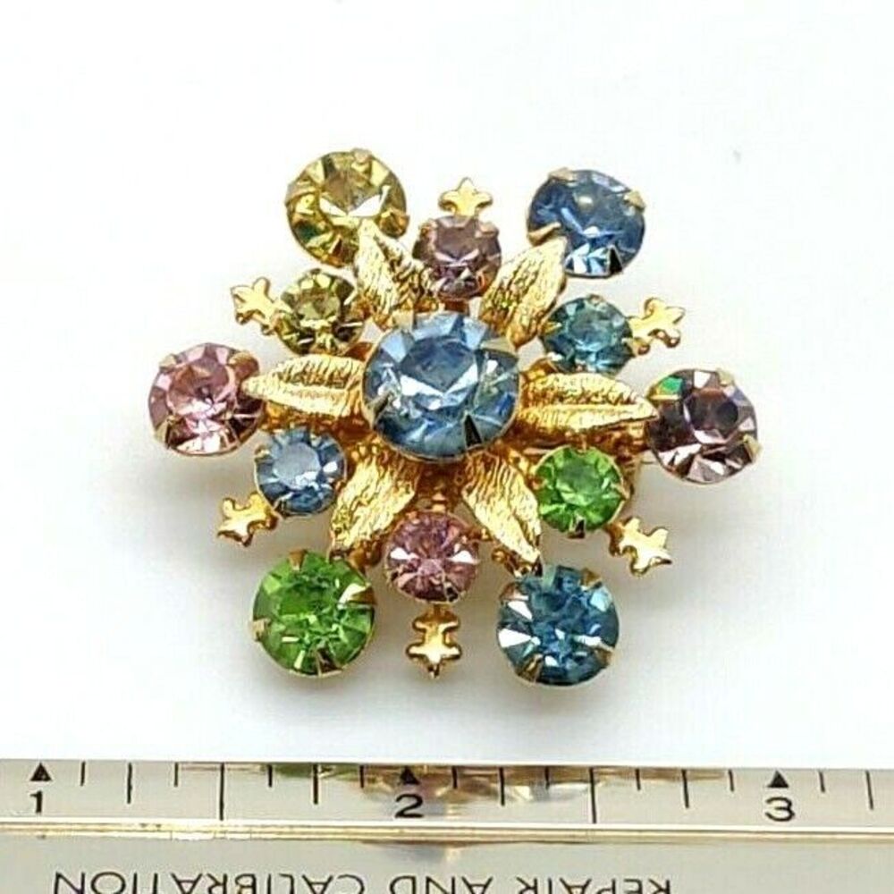 Vtg Unsigned Gold Tone Star Rhinestone Brooch Pastels Layered Prongs Rivet